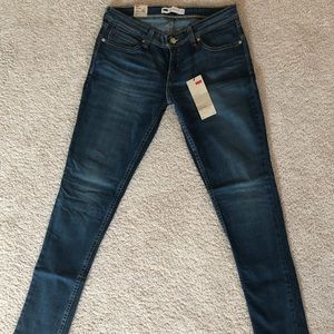 NEW Levi’s Demi Curve Skinny Jeans
